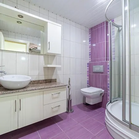 In Centrum, 3 Minutes To The Damlatas And Cleopatra Apartman *