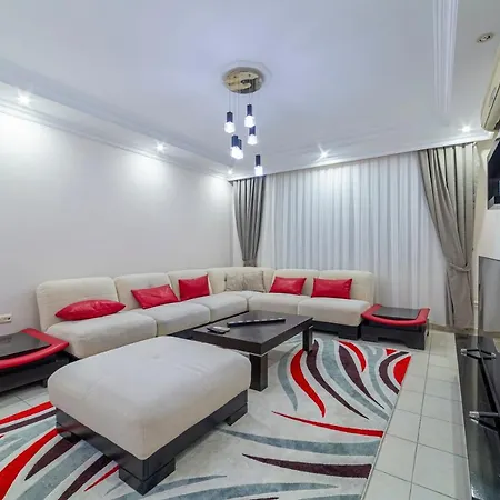 In Centrum, 3 Minutes To The Damlatas And Cleopatra Apartman *